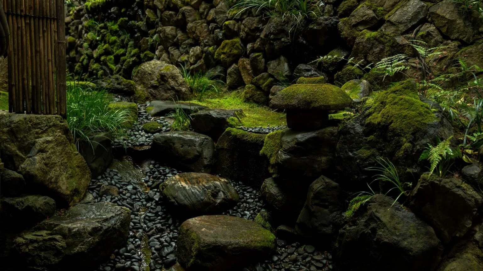 川が床下に流れこむような石の造作。川風まで部屋にそよいでくるようです。